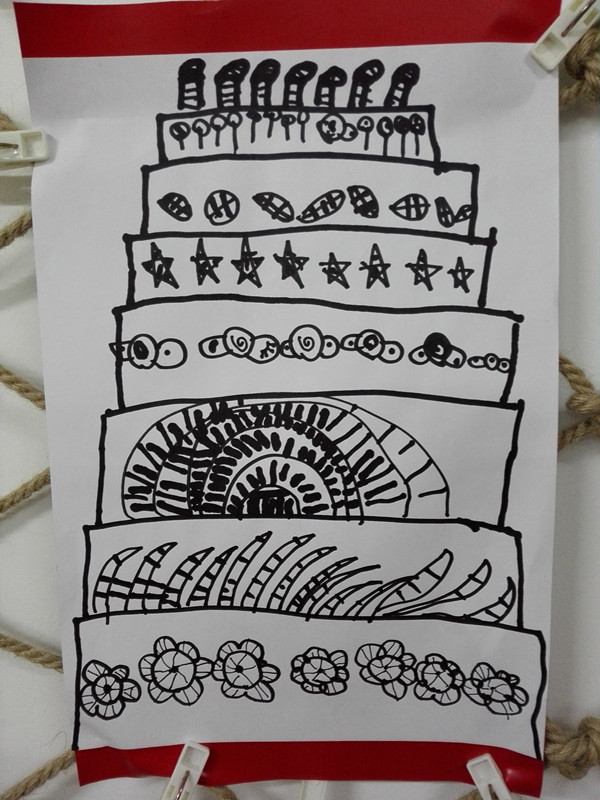线描画生日蛋糕.